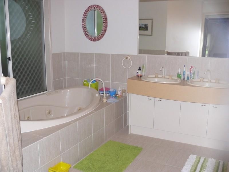 12 Equador Court, Pacific Pines QLD 4211