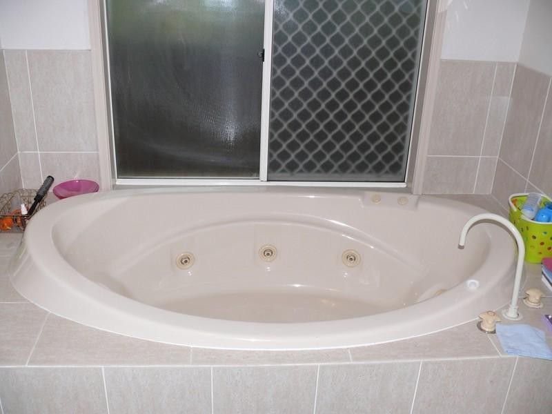 12 Equador Court, Pacific Pines QLD 4211