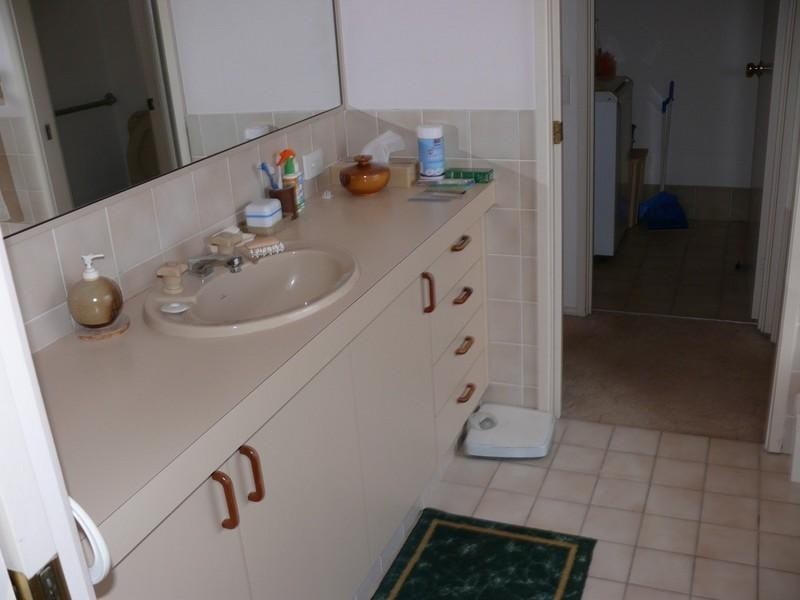 2/10 Ash Court, Arundel QLD 4214