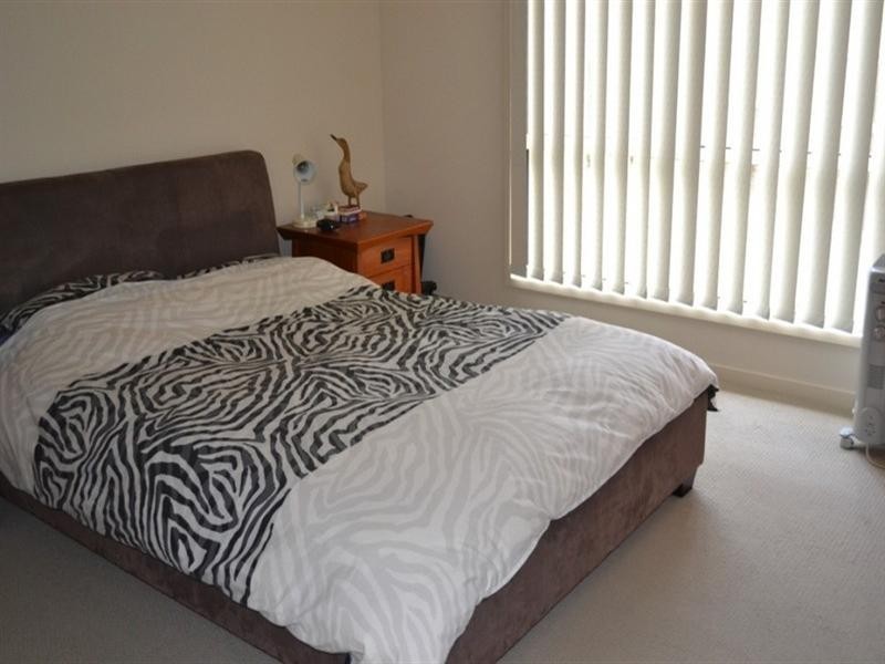 12 Chesterton Street, Pacific Pines QLD 4211