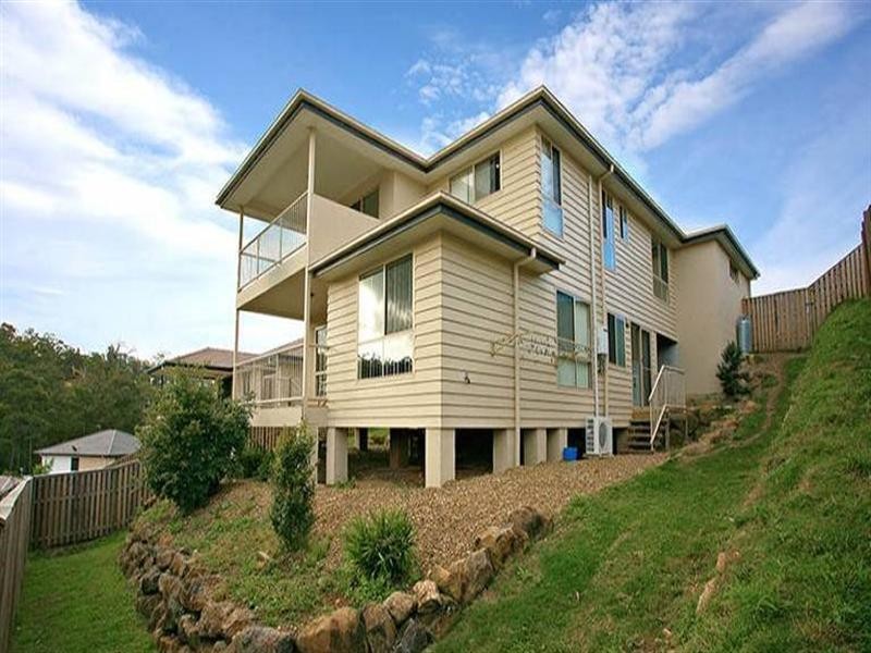 12 Chesterton Street, Pacific Pines QLD 4211