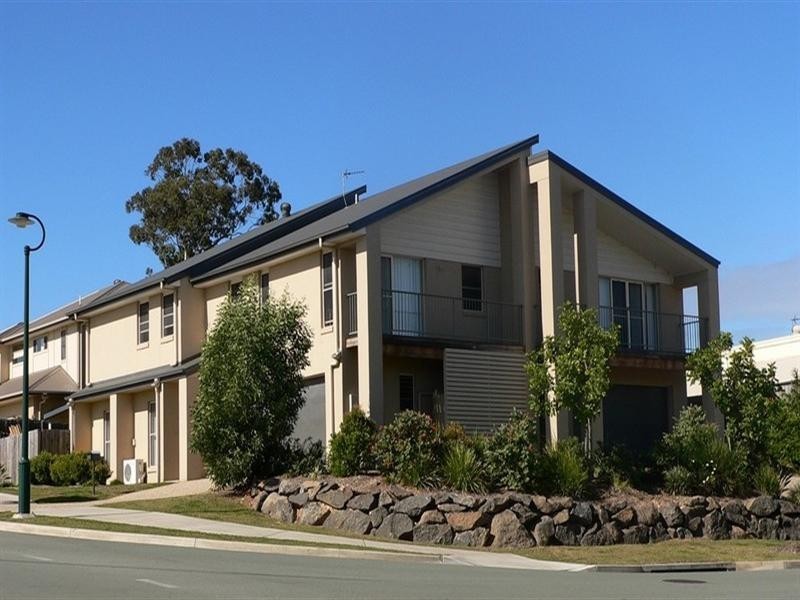 2/2 Hudson Court, Coomera QLD 4209