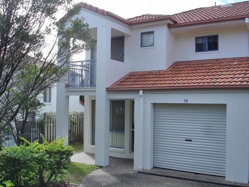 10/2 Studio Drive, Pacific Pines QLD 4211