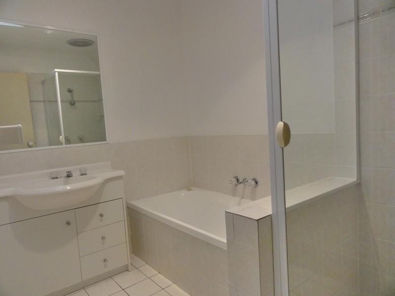 10/2 Studio Drive, Pacific Pines QLD 4211