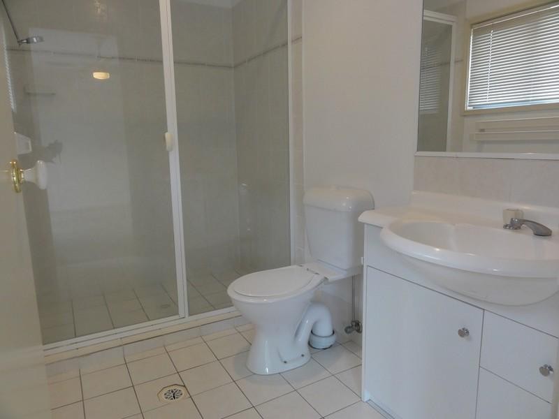 10/2 Studio Drive, Pacific Pines QLD 4211