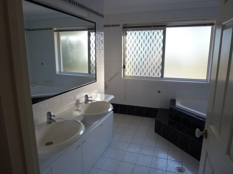 92 Tamworth Drive, Helensvale QLD 4212