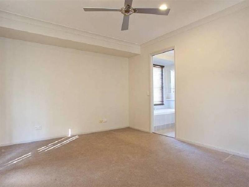 88 California Drive, Oxenford QLD 4210