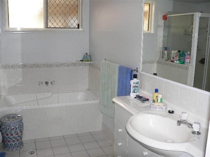 8 Meadowvale Street, Oxenford QLD 4210