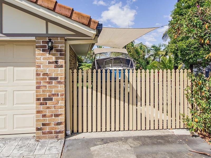 64 California Drive, Oxenford QLD 4210