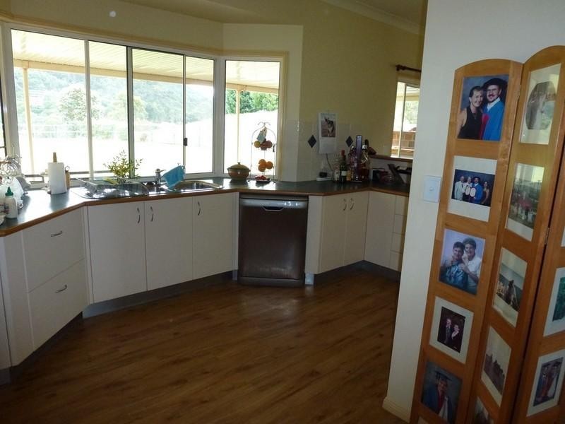 4 Polo Close, Wongawallan QLD 4210
