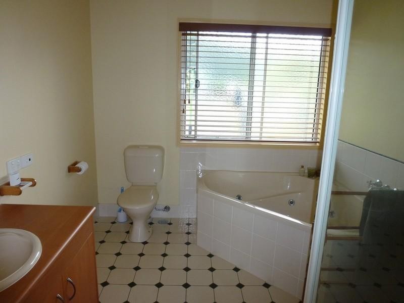 4 Polo Close, Wongawallan QLD 4210
