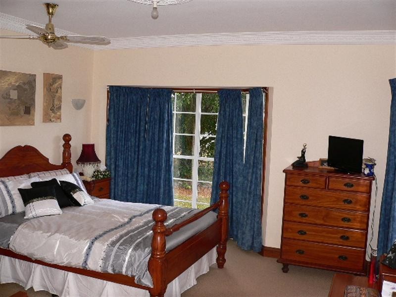 2 Ruth Terrace, Oxenford QLD 4210