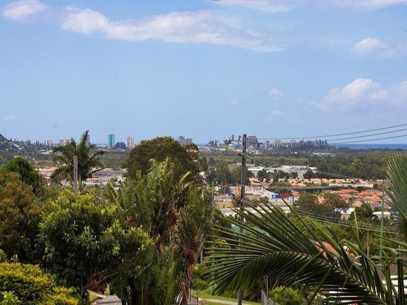 33 Pioneer Parade, Banora Point NSW 2486