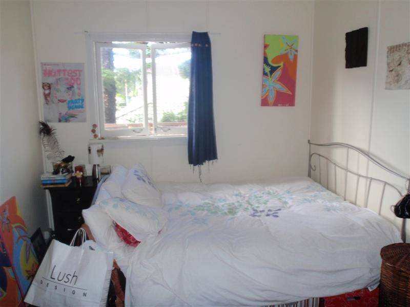 4 Bolton Street, Kirra QLD 4225