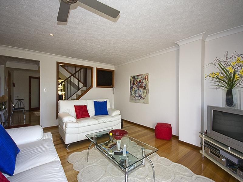 2/33 Mariners Crescent, Banora Point NSW 2486