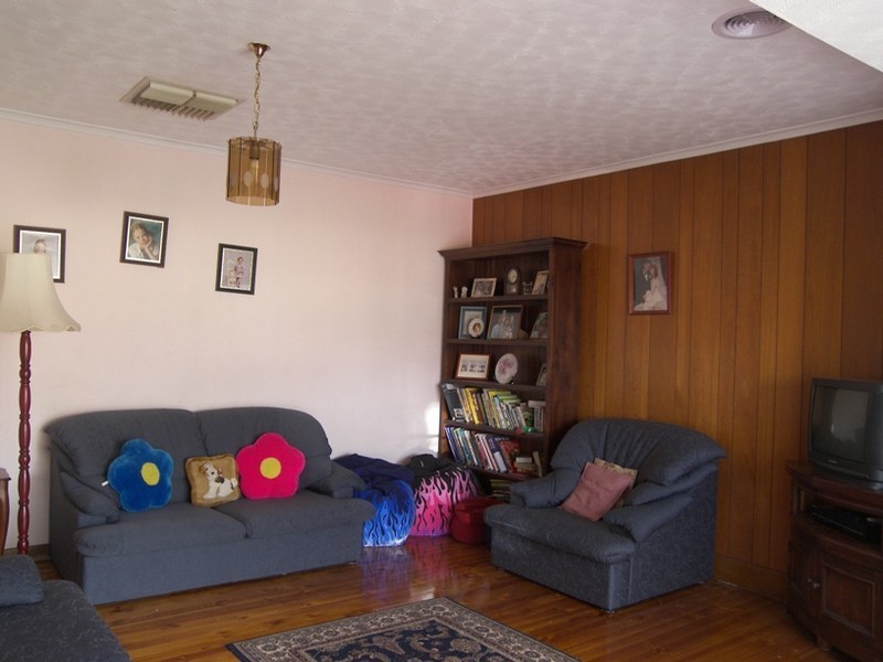 10 Penner Crescent, Para Hills SA 5096