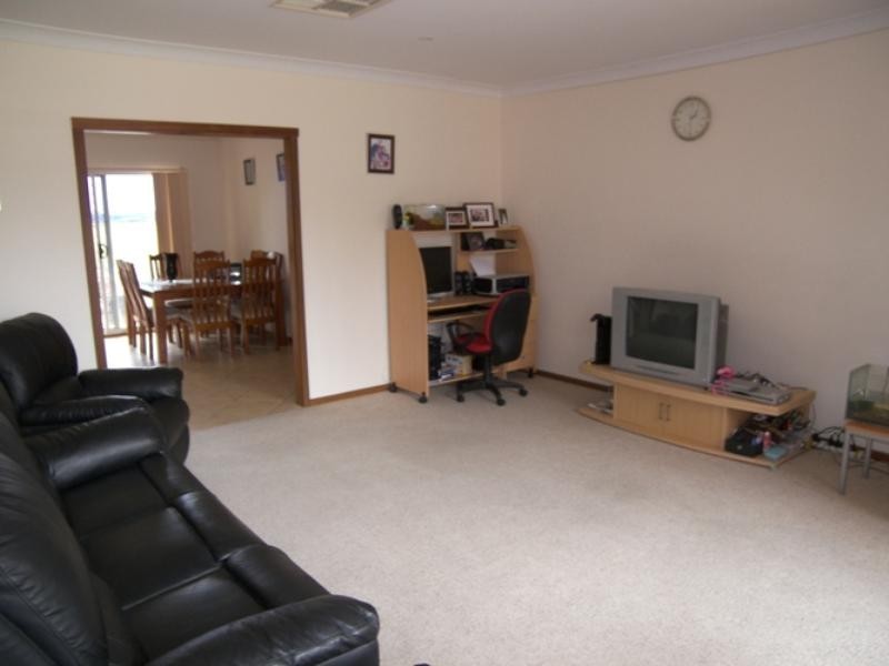 9 Dienelt Drive, Para Hills West SA 5096