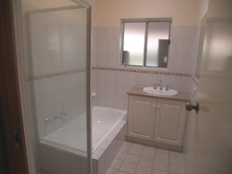 9 Dienelt Drive, Para Hills West SA 5096