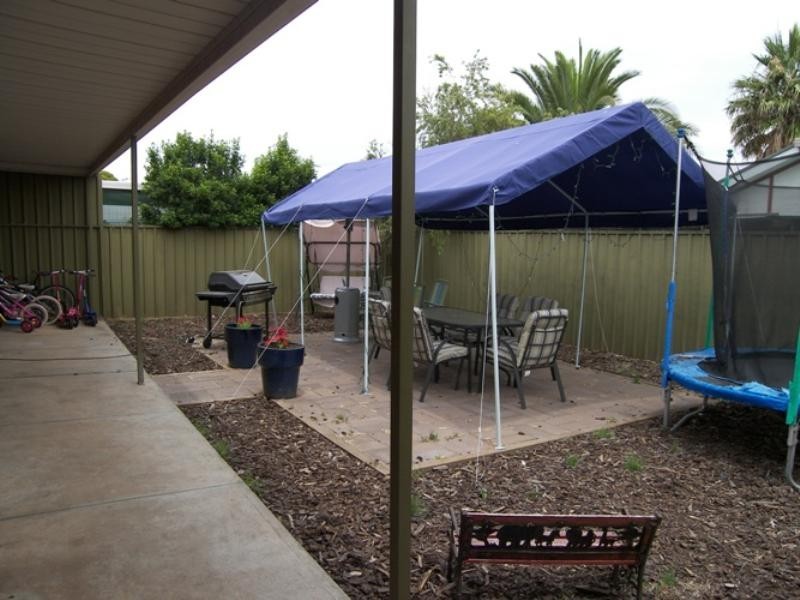 9 Dienelt Drive, Para Hills West SA 5096