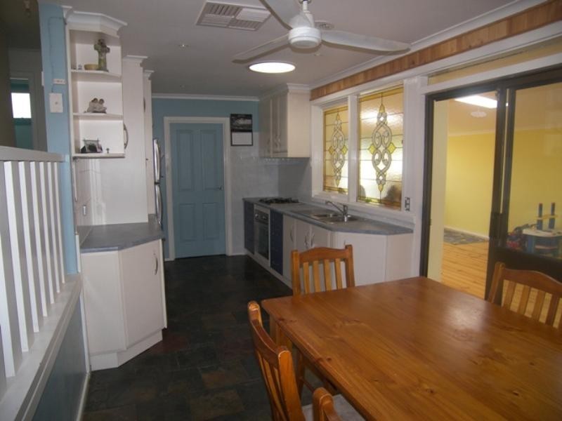 1 Capri Court, Para Hills SA 5096