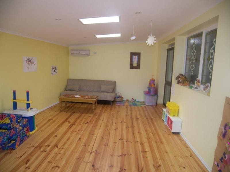 1 Capri Court, Para Hills SA 5096