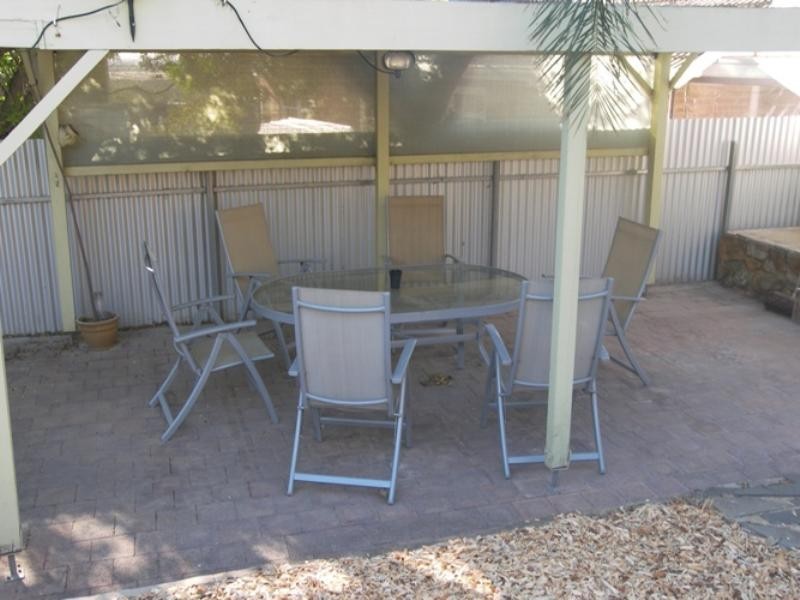 1 Capri Court, Para Hills SA 5096