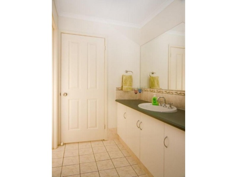 16 Heathpool Street, Burton SA 5110