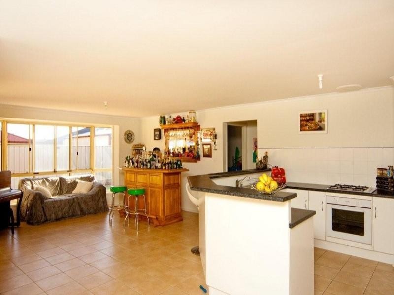 16 Heathpool Street, Burton SA 5110