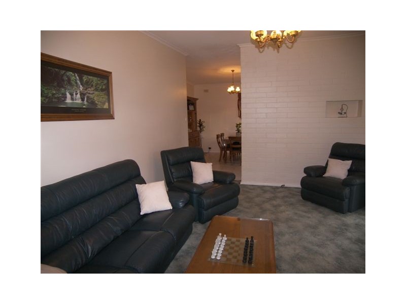 19 Gwender Terrace, Para Hills SA 5096