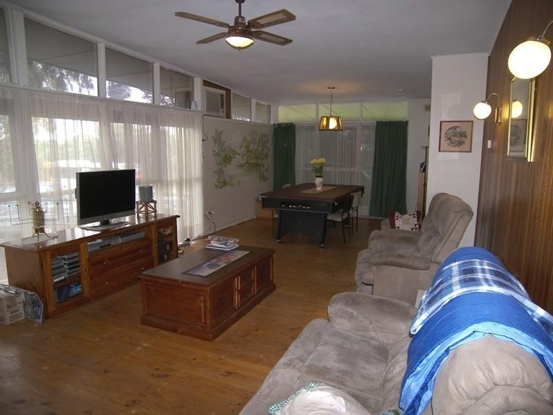 2 Julie Road, Para Hills SA 5096