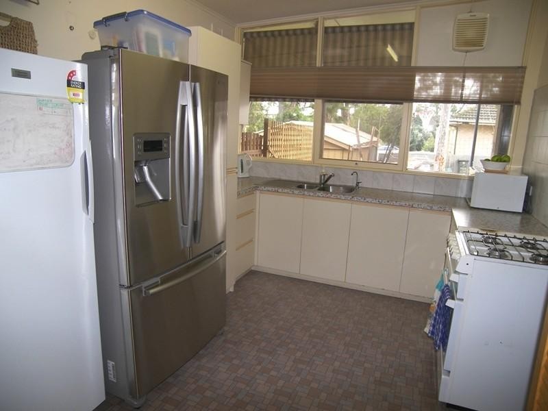 2 Julie Road, Para Hills SA 5096