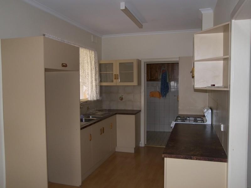 8 Sundale Avenue, Para Hills SA 5096