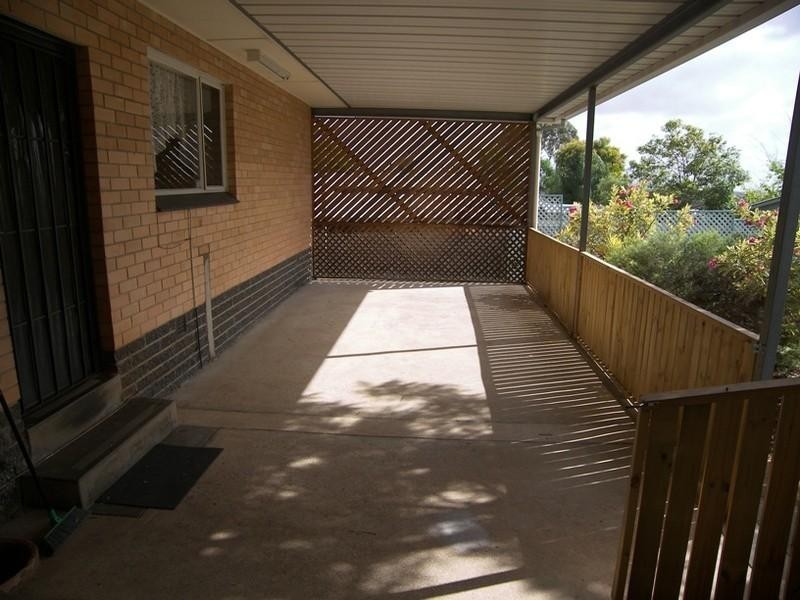 8 Sundale Avenue, Para Hills SA 5096