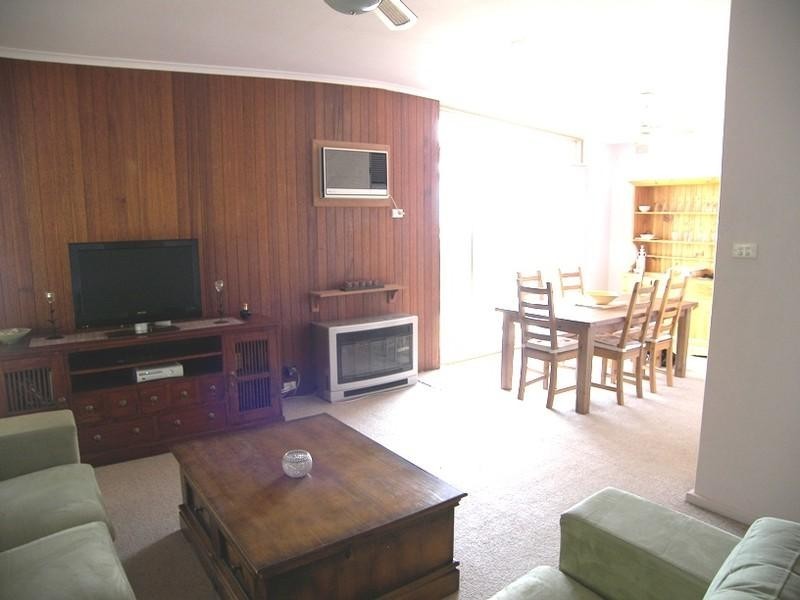 15 Gwender Terrace, Para Hills SA 5096