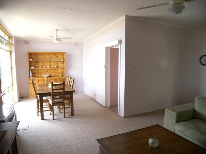 15 Gwender Terrace, Para Hills SA 5096