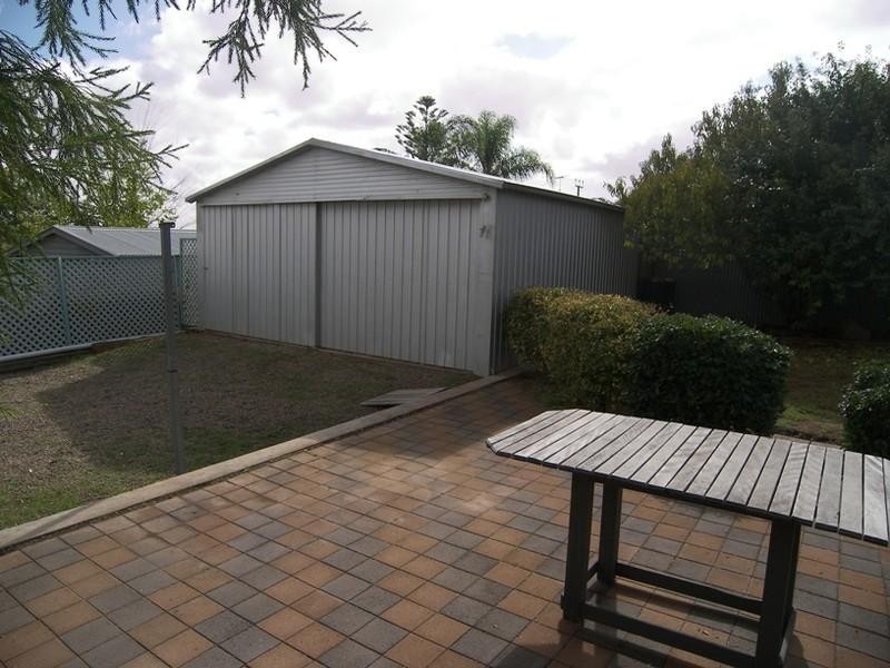 8 Sundale Avenue, Para Hills SA 5096