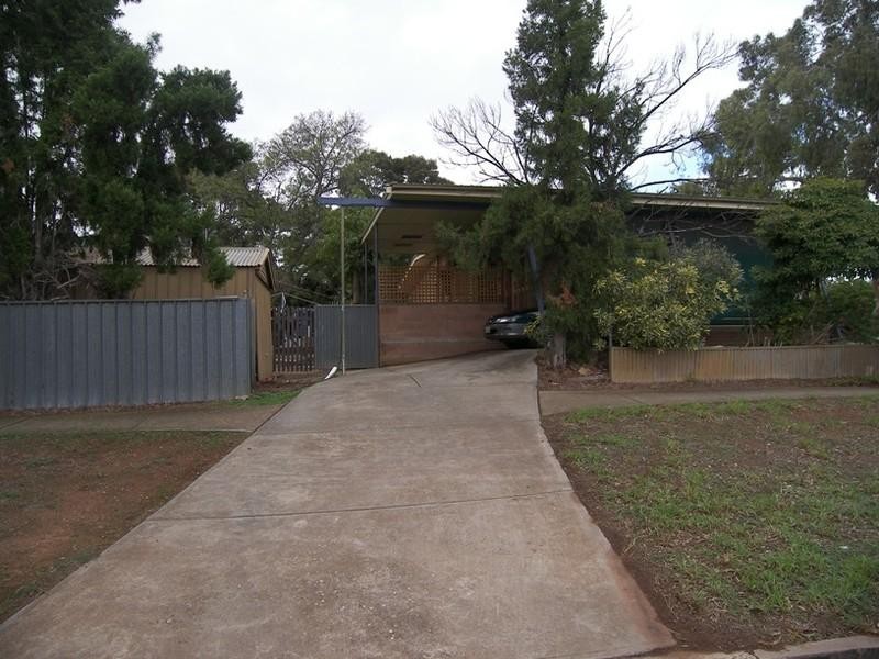 2 Julie Road, Para Hills SA 5096
