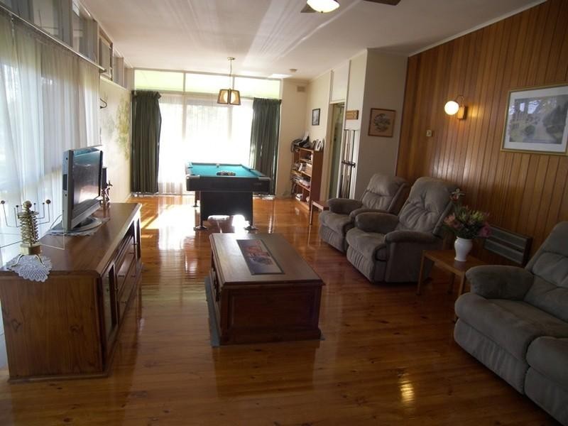 2 Julie Road, Para Hills SA 5096