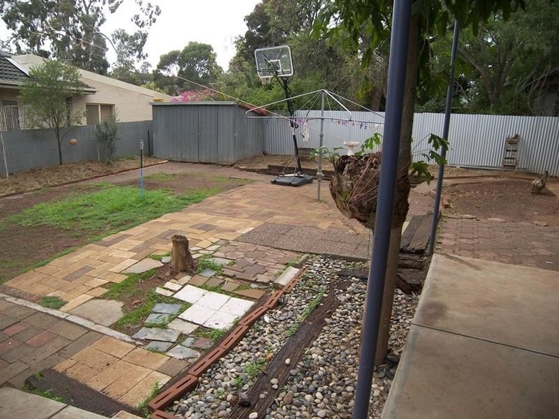 2 Julie Road, Para Hills SA 5096