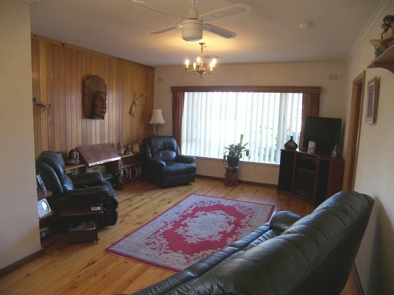 16 Rowe Street, Para Hills SA 5096