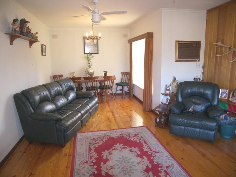 16 Rowe Street, Para Hills SA 5096