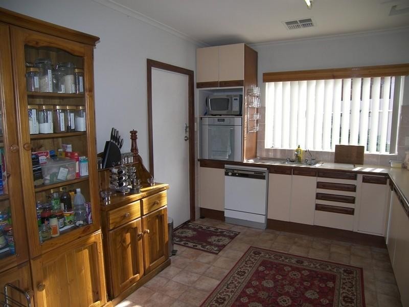 16 Rowe Street, Para Hills SA 5096