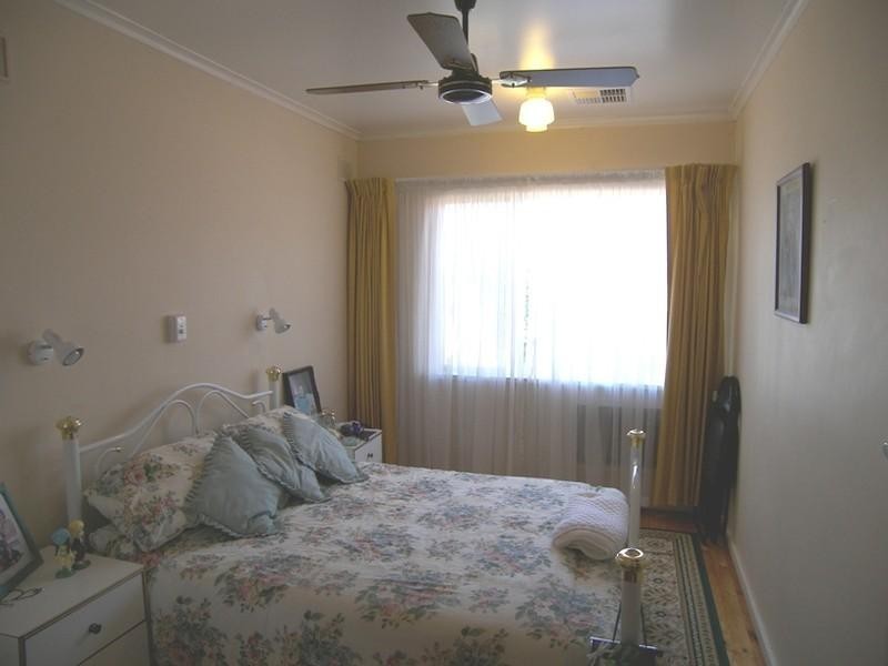 16 Rowe Street, Para Hills SA 5096