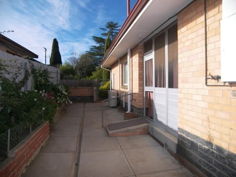 16 Rowe Street, Para Hills SA 5096