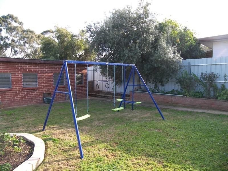 16 Rowe Street, Para Hills SA 5096