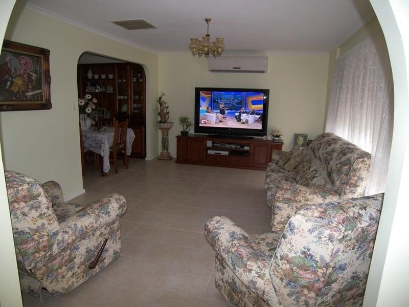 33 McKenzie Crescent, Gulfview Heights SA 5096