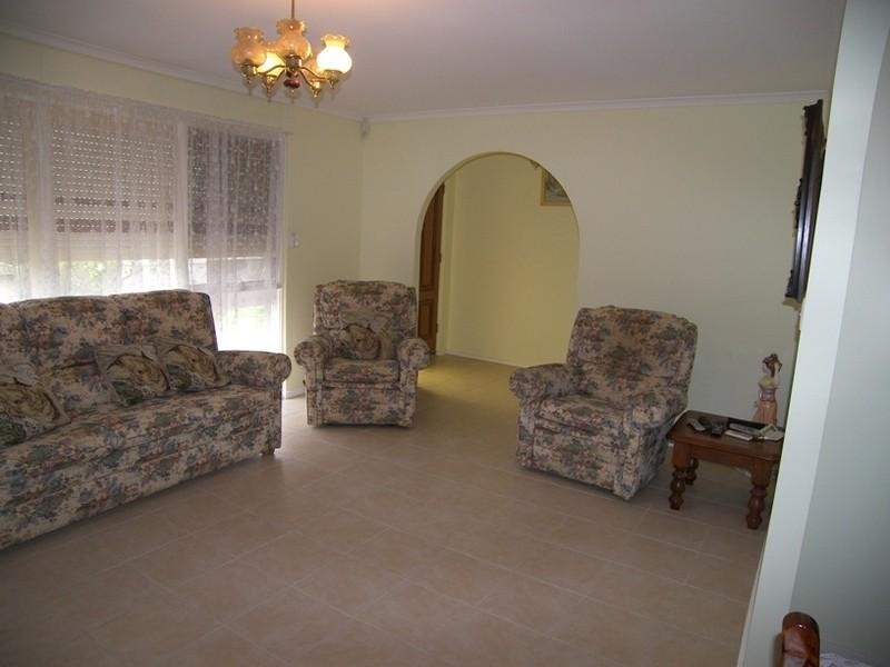 33 McKenzie Crescent, Gulfview Heights SA 5096