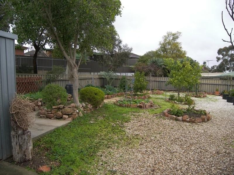 33 McKenzie Crescent, Gulfview Heights SA 5096