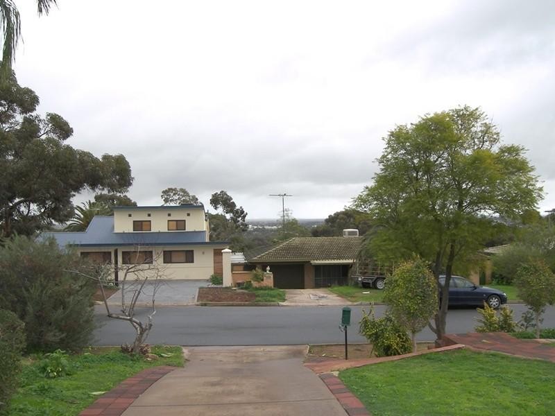 33 McKenzie Crescent, Gulfview Heights SA 5096