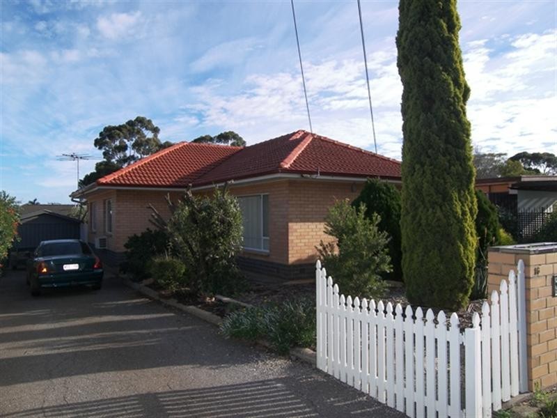 16 Rowe Street, Para Hills SA 5096